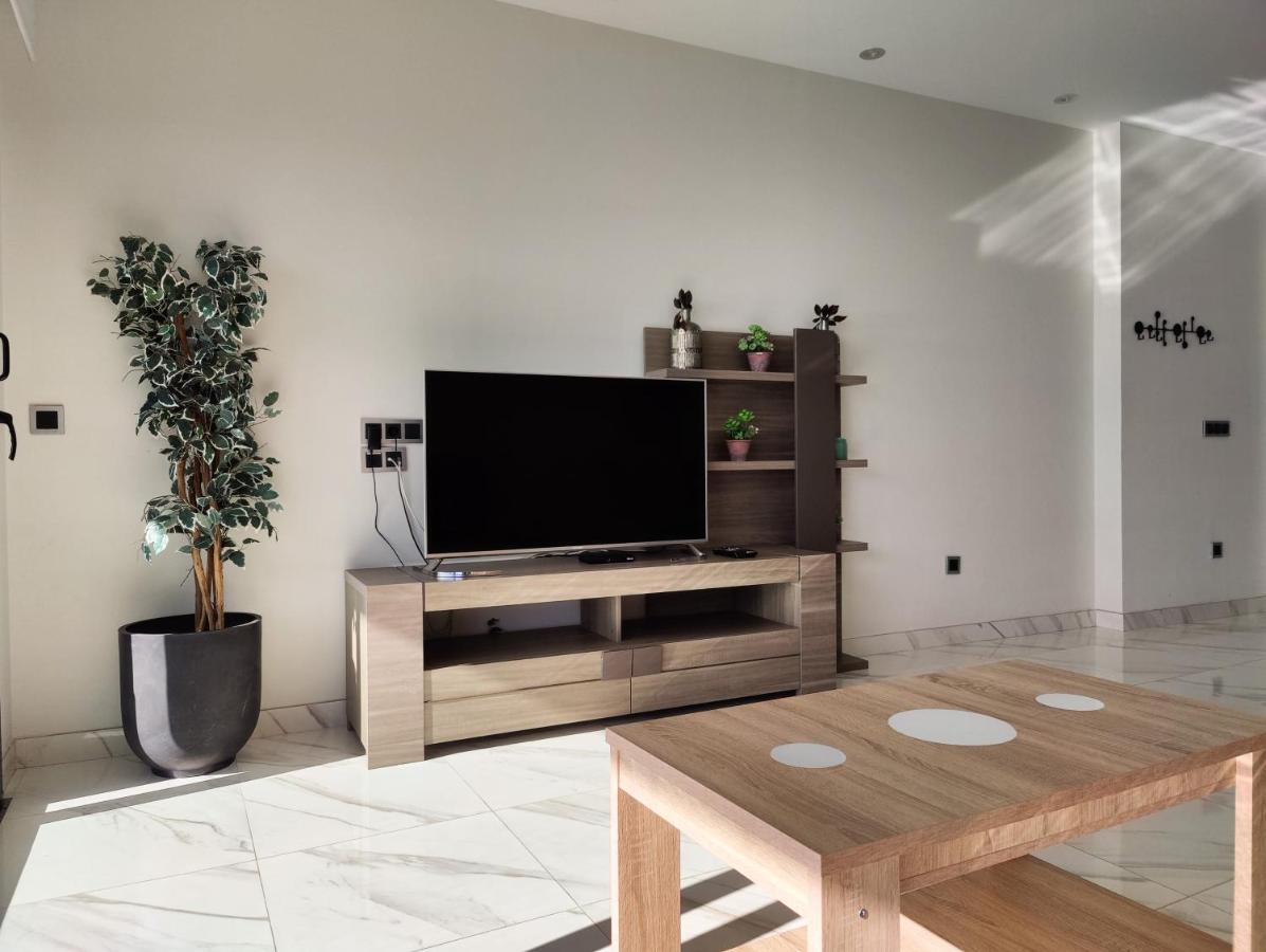 Sunset Drive Superb Apartment بينايدورم المظهر الخارجي الصورة